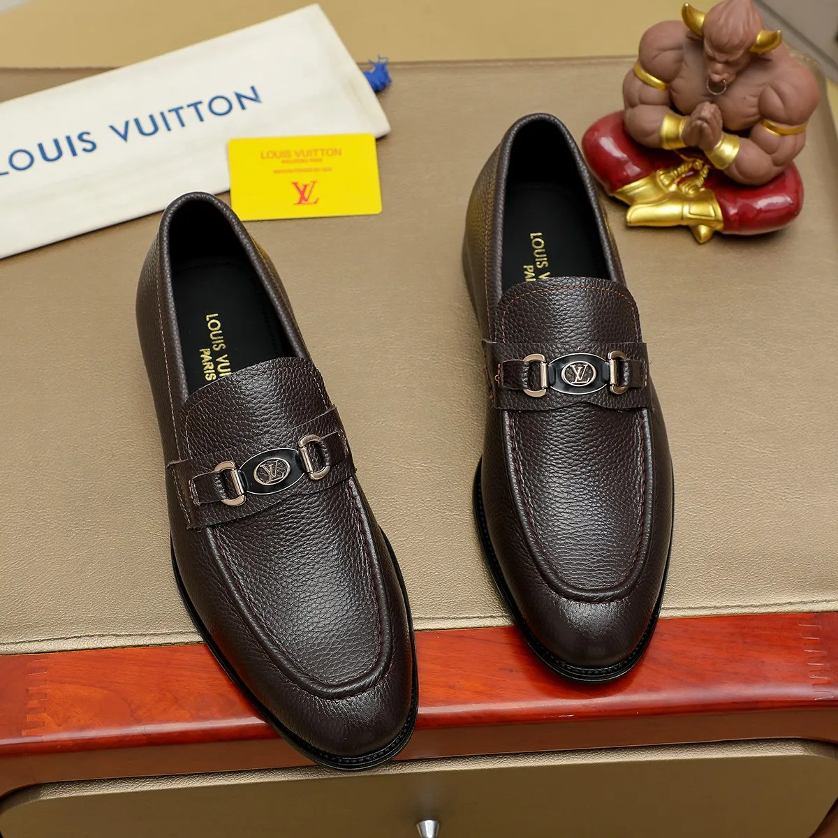 Men's shoes 💰 440💰 Louis Vuitton LV ® 🆕 model 🔛 full shoe counter, first layer cowhide, 🐂leather lining casual shoes for men, super soft outsole, a must-have for driving. The counter is synchronized with the original first layer cowhide, completely 1:1 mold customization 🌹 top version, color optional! Number: 38-44 (45.46 customized)